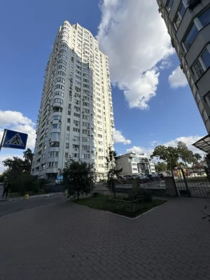 Продаж 3-кімнатної  біля МЕТРО Житомирська