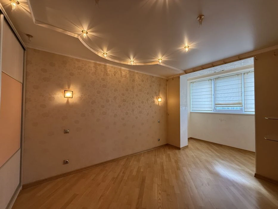 Продаж 3-кімнатної  біля МЕТРО Житомирська