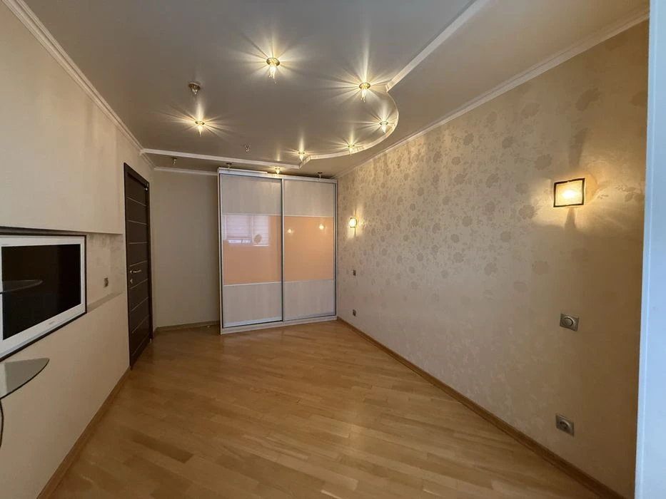 Продаж 3-кімнатної  біля МЕТРО Житомирська