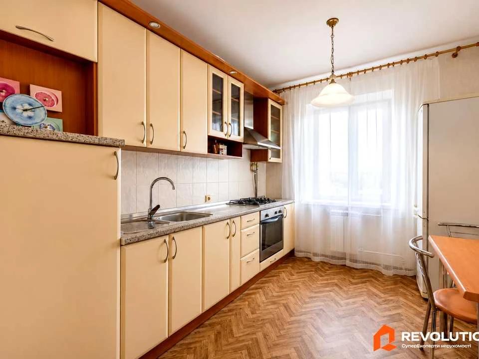 Квартира. Київ, Тростянецька вул.