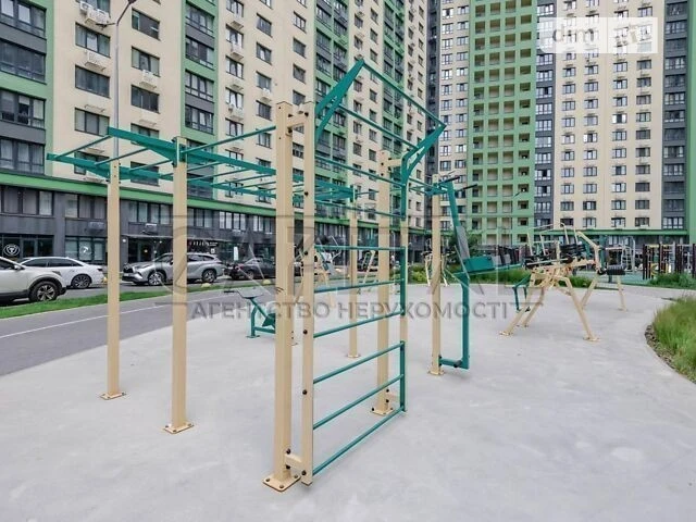 Продаж 1к квартири 44 кв. м на вул. Максимовича Михайла 32Б