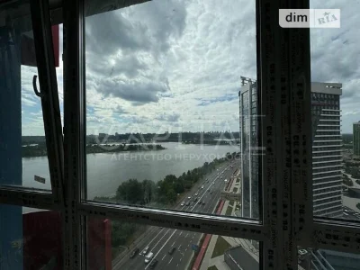 Продаж 2к квартири 75 кв. м на вул. Дніпровська наб. 17К • I