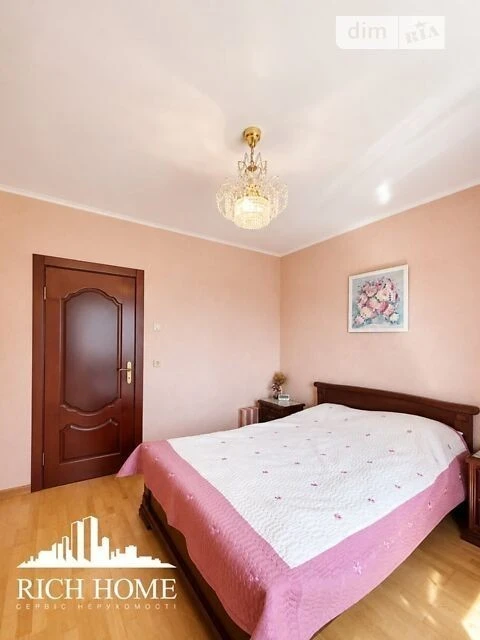 Sale of 2-room apartment 72.2 sq. m. on Mykoly Lavrukhina St. 5 • I