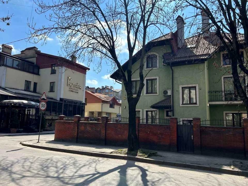 Будинок. Львів, Братів Дужих вул. (Володимира Комарова)