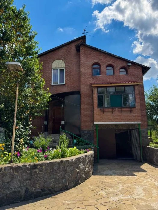 Продається просторий будинок у Тахтауловому — лише 7 км від