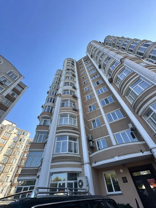 Французский бульвар, Каркашадзе. 4 комнаты, Паркинг.