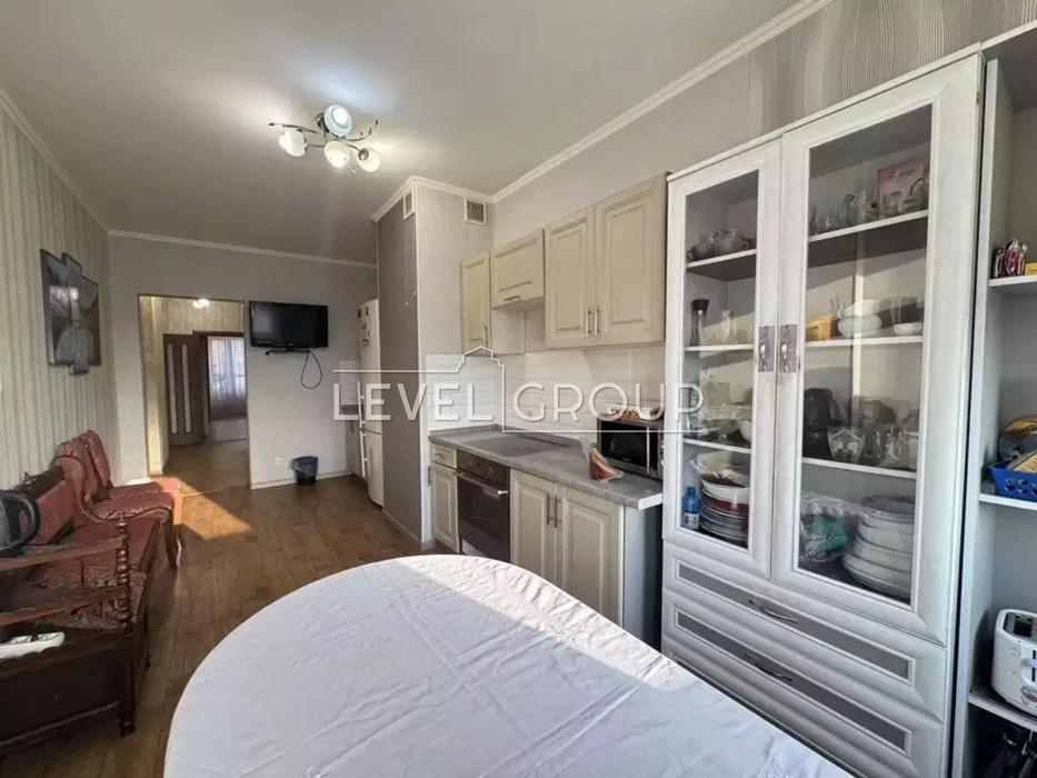 Three-room apartment in Poznyaki Myshugy 2