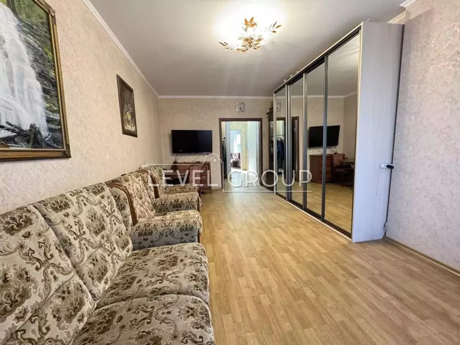 Three-room apartment in Poznyaki Myshugy 2