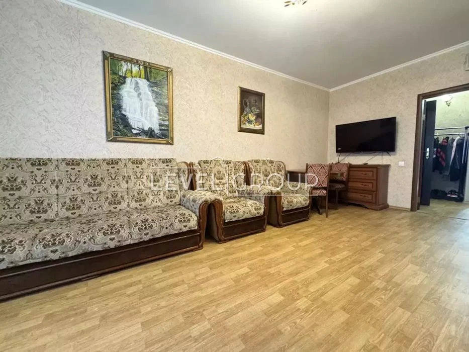 Three-room apartment in Poznyaki Myshugy 2