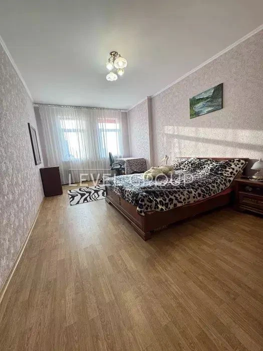 Three-room apartment in Poznyaki Myshugy 2