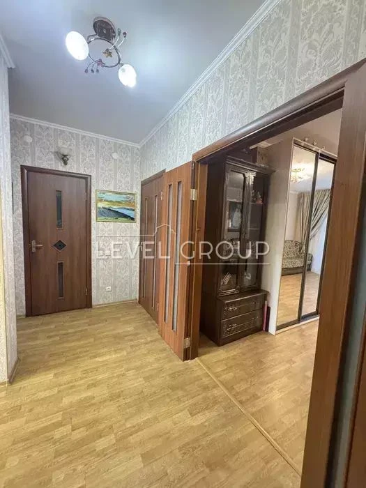 Three-room apartment in Poznyaki Myshugy 2