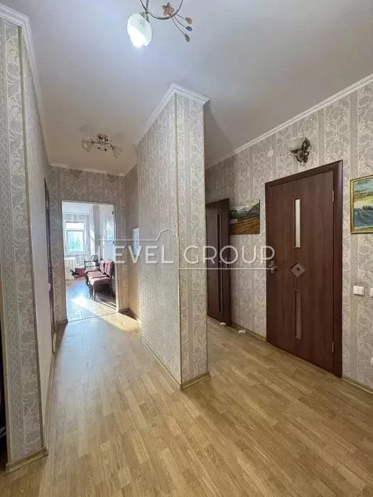 Three-room apartment in Poznyaki Myshugy 2