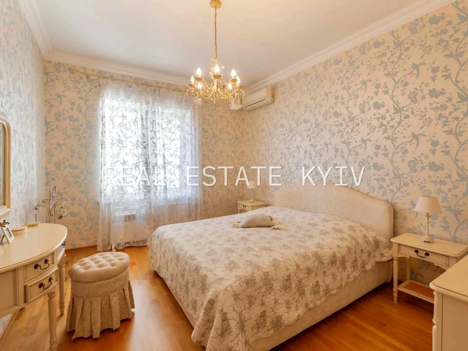 Квартира. Київ, Дмитрівська вул.