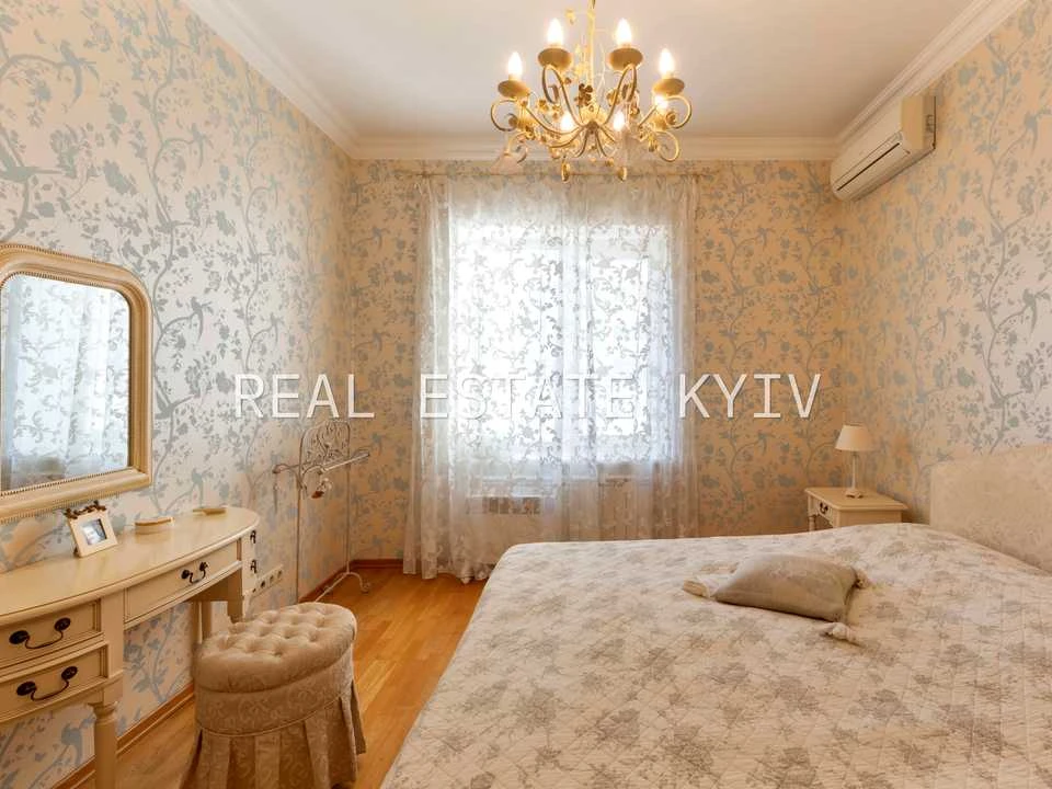 Квартира. Київ, Дмитрівська вул.