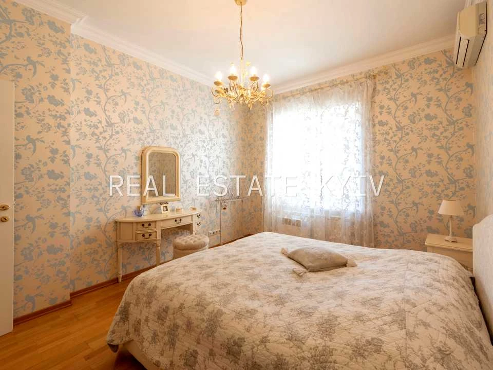 Квартира. Київ, Дмитрівська вул.