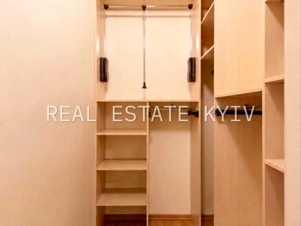 Квартира. Київ, Дмитрівська вул.