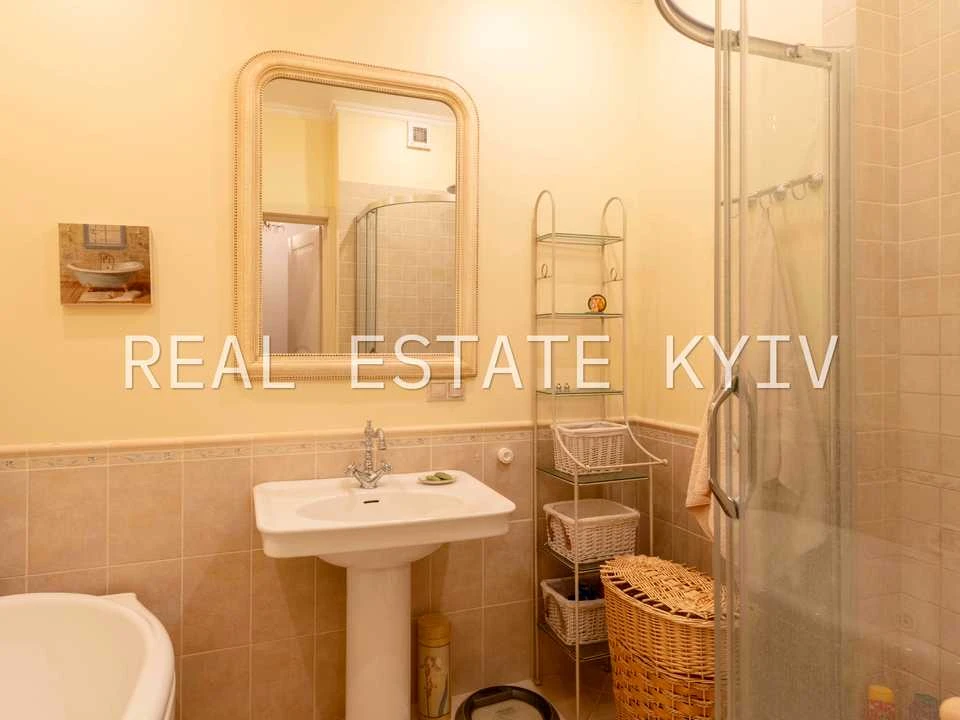 Квартира. Київ, Дмитрівська вул.