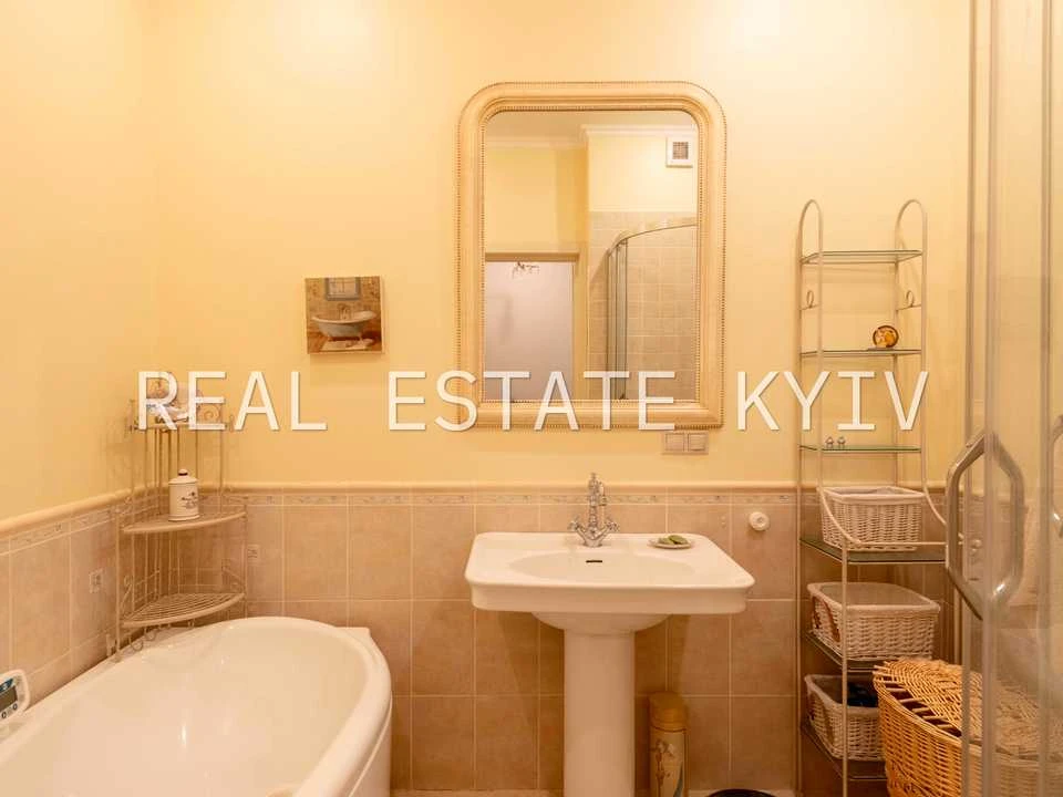 Квартира. Київ, Дмитрівська вул.