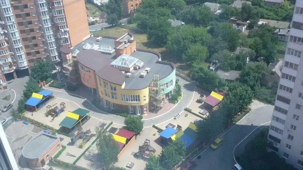 Осіння 33 метро Академмістечко