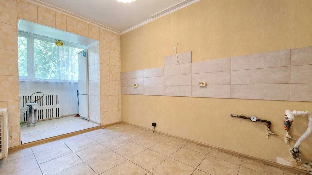 простора 3к квартира 72 кв. м без меблів, Лабораторна, 26-А/