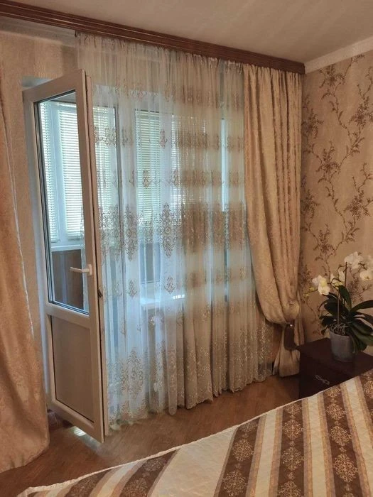 Довгострокова оренда 3-х кімнатної квартири біля м. Деміївсь