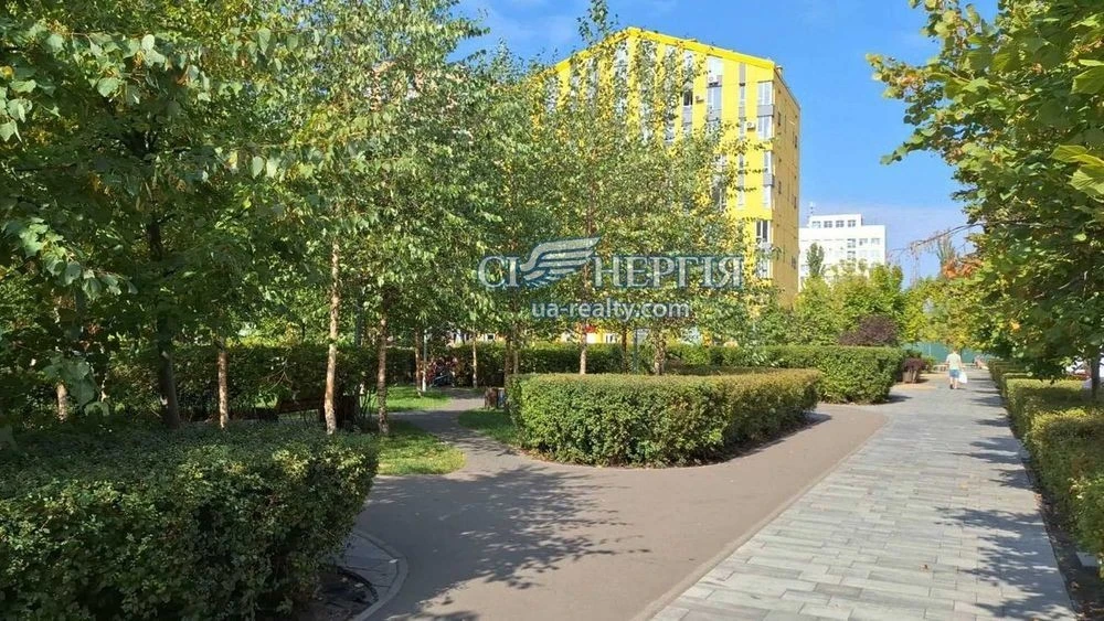 1-кім Соборності, 17 Комфорт Таун