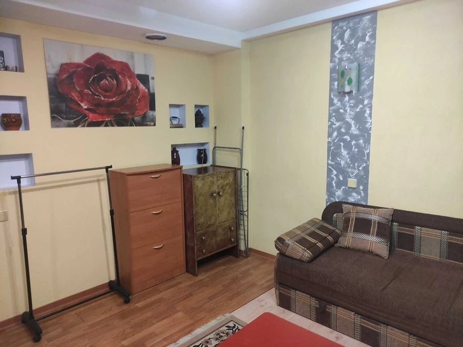 Галагани (метро Нивки - Святошин - 500 м. ), Чистяківська 11