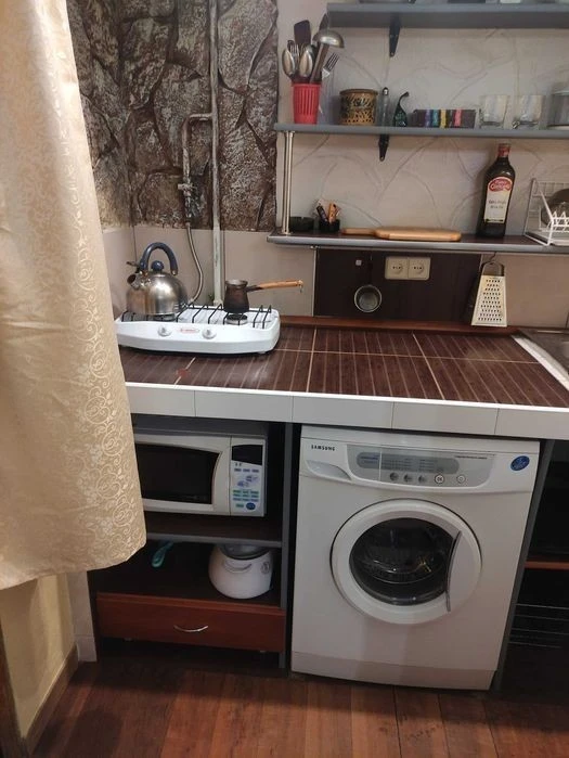Галагани (метро Нивки - Святошин - 500 м. ), Чистяківська 11