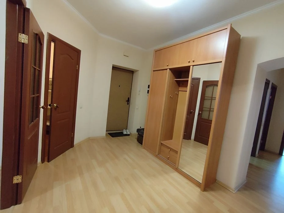 Оренда 3к. квартири вул. Салютна 1Б