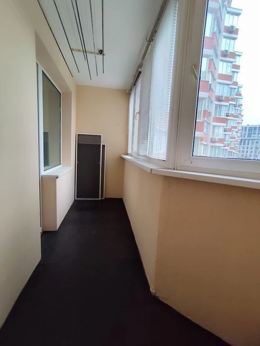 Оренда 3к. квартири вул. Салютна 1Б