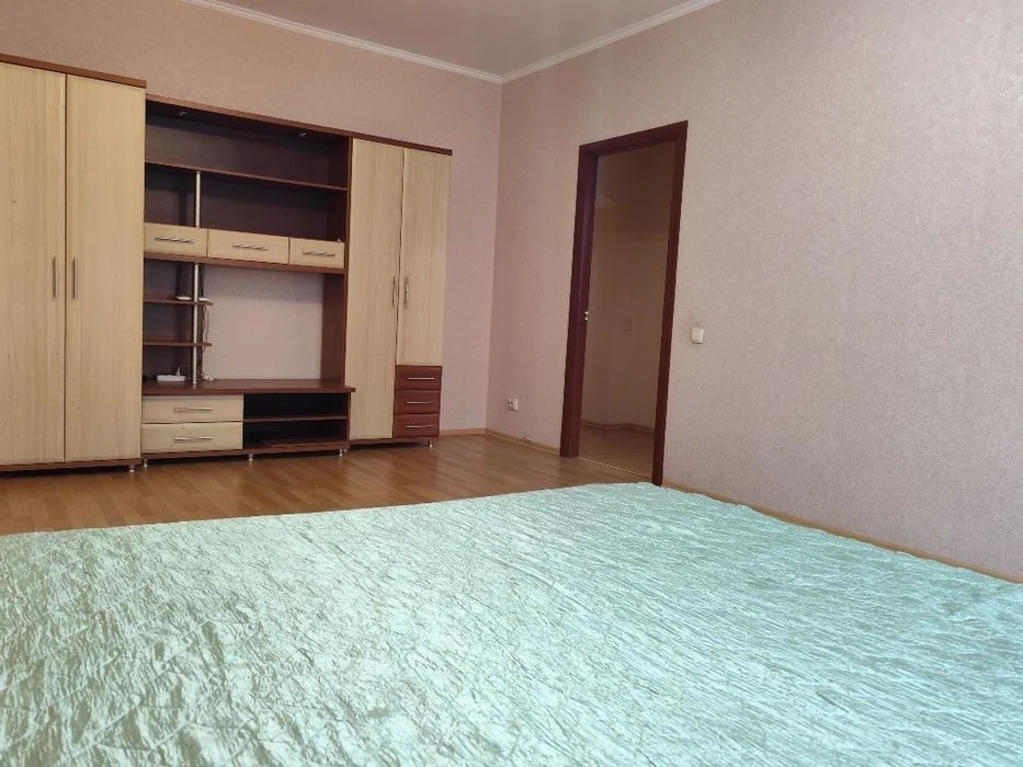 Оренда 3к. квартири вул. Салютна 1Б