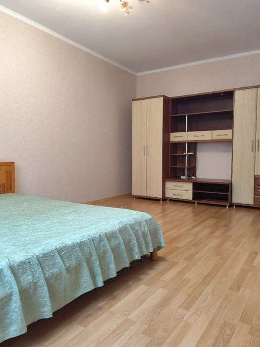 Оренда 3к. квартири вул. Салютна 1Б