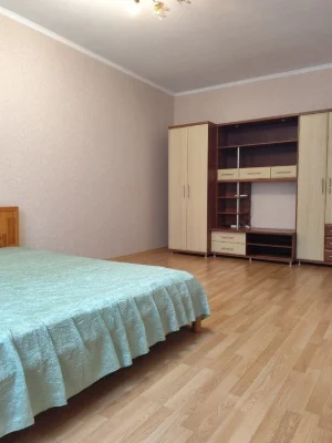Оренда 3к. квартири вул. Салютна 1Б