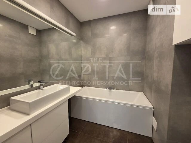 Продаж 2к квартири 78 кв. м на вул. Микільсько-Слобідська 1А