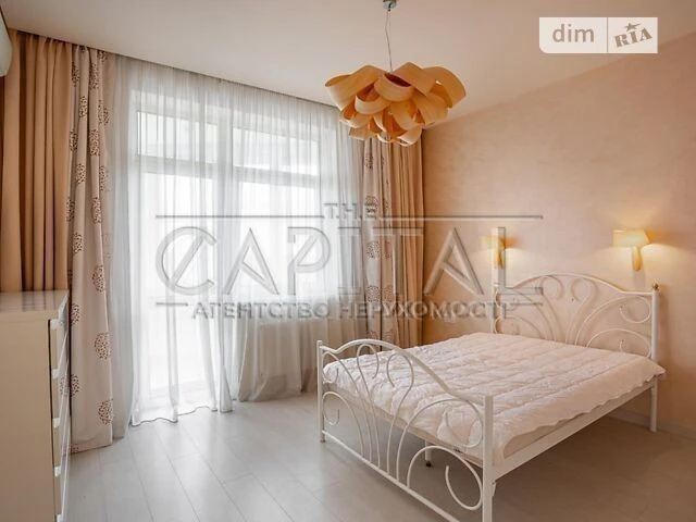 Продаж 2к квартири 78 кв. м на вул. Микільсько-Слобідська 1А