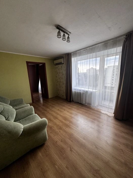 Сдам 2 комн квартиру на Науки, 13
