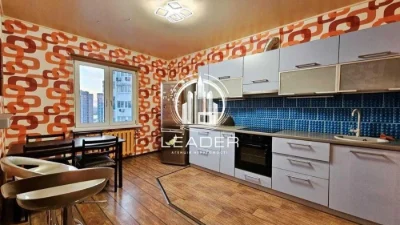 Спальня + кухня-студия 74 м2, Урловская, 19, м. Позняки - Ос