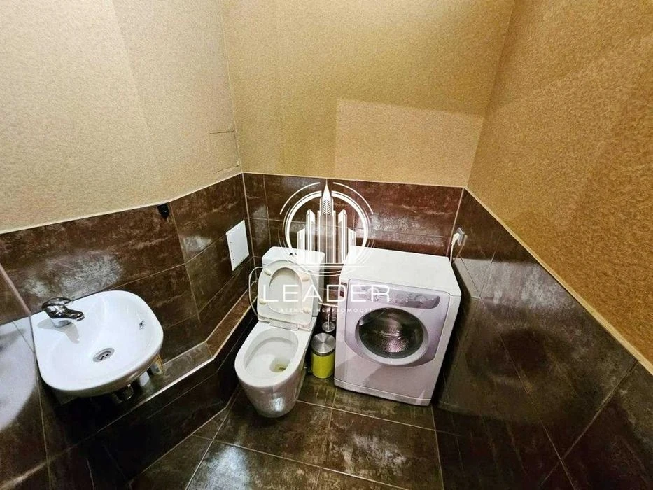 Спальня + кухня-студия 74 м2, Урловская, 19, м. Позняки - Ос