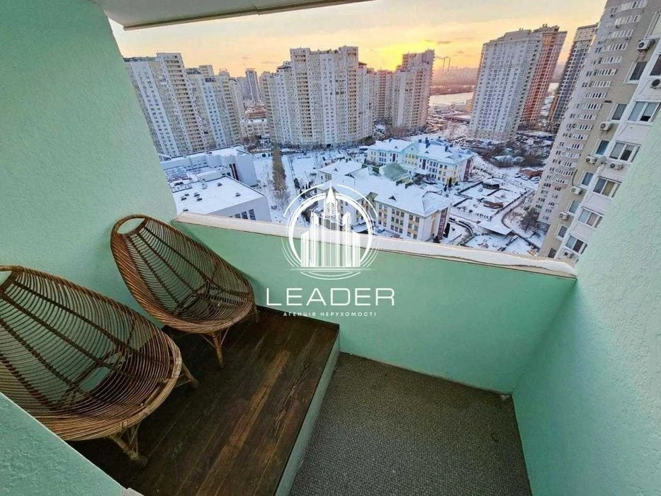 Спальня + кухня-студия 74 м2, Урловская, 19, м. Позняки - Ос