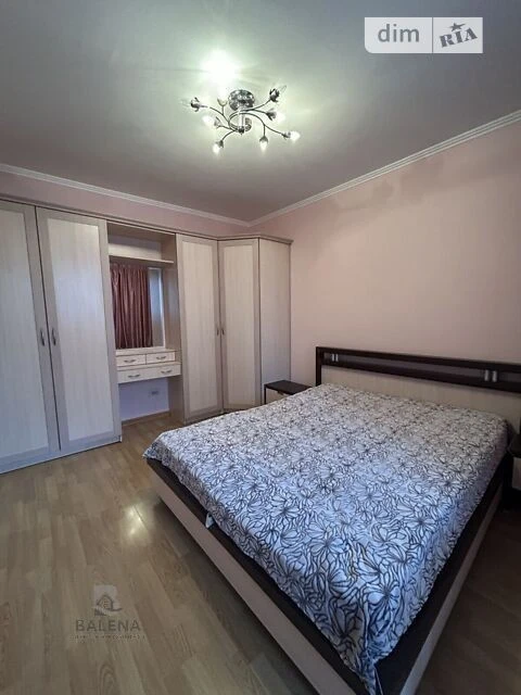 Довготривала оренда 3к квартири на вул. Ахматової Анни 16В •