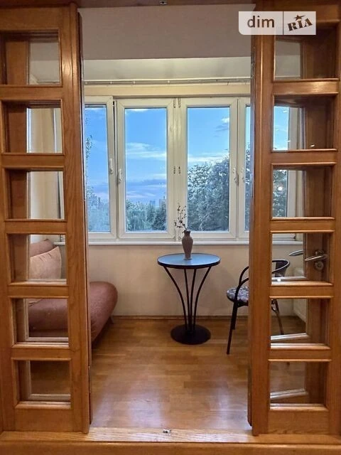 Довготривала оренда 3к квартири на вул. Предславинська 38 •