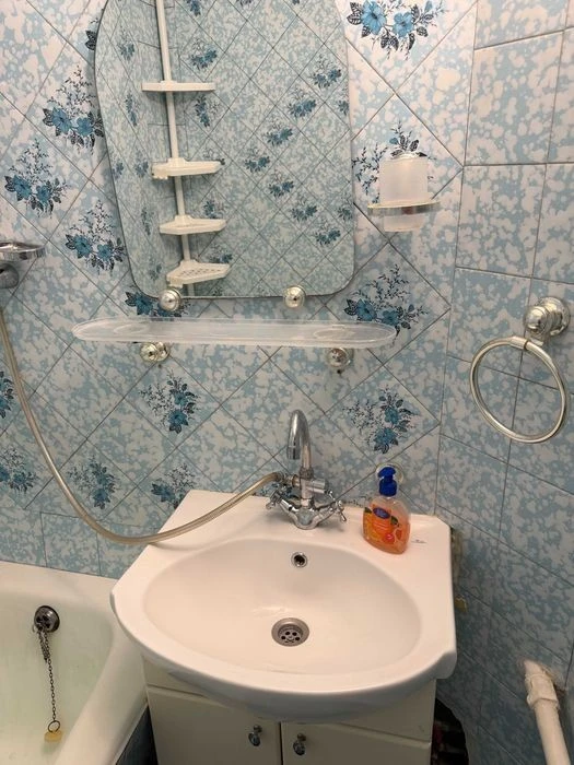 2-к квартиру, пр-т Бажана 9-А. Метро Харківська - 3 хвилини.