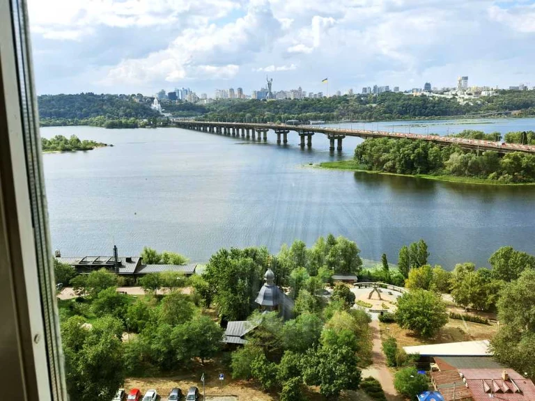 Квартира. Київ, Павла Тичини просп.