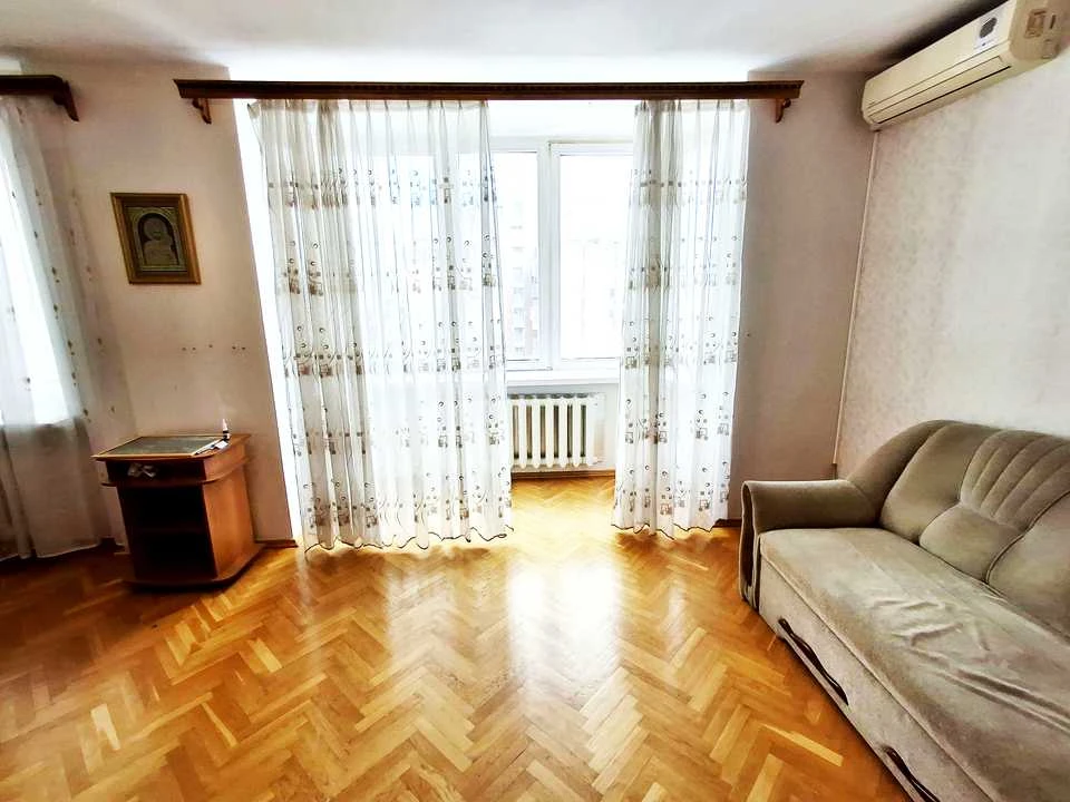 Квартира. Київ, Павла Тичини просп.