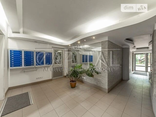 Продажа 3к квартиры 76 кв. м по ул. Большая Житомирская 27 •