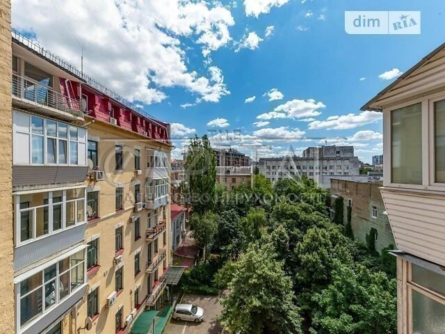 Продажа 3к квартиры 76 кв. м по ул. Большая Житомирская 27 •