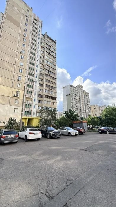 Оренда 2х кімнатноі, вул. Руденко 3б, м. Позняки