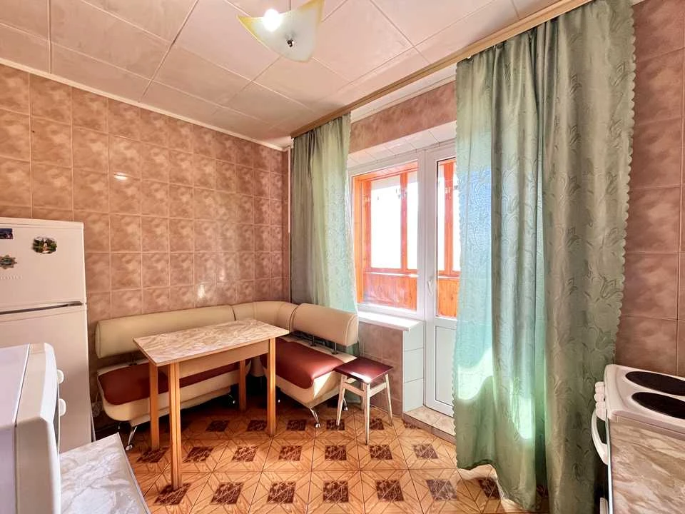 Квартира. Київ, Радунська вул.