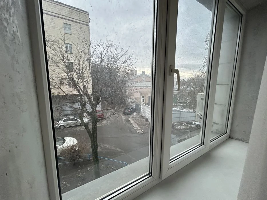 Квартира студія поряд з метро вокзальна