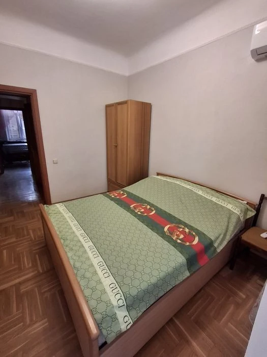 Сдам двокімнатну квартиру в центрі Києва